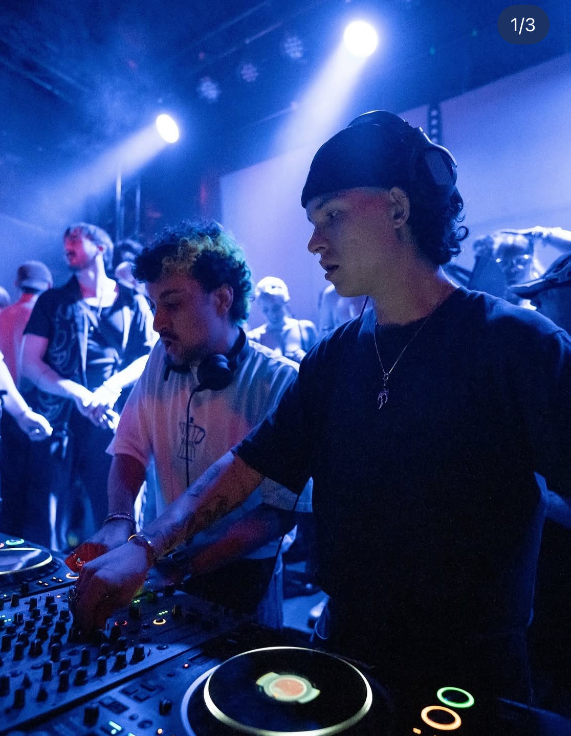 Miguelito (@miguel.shr) performing a powerful Hardgroove set alongside another DJ, capturing raw underground energy and connection with the crowd.